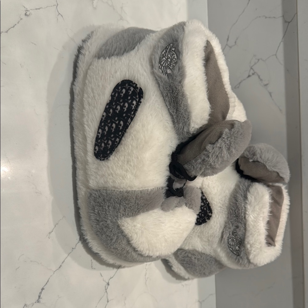 Nike Women's Slippers - White and Gray